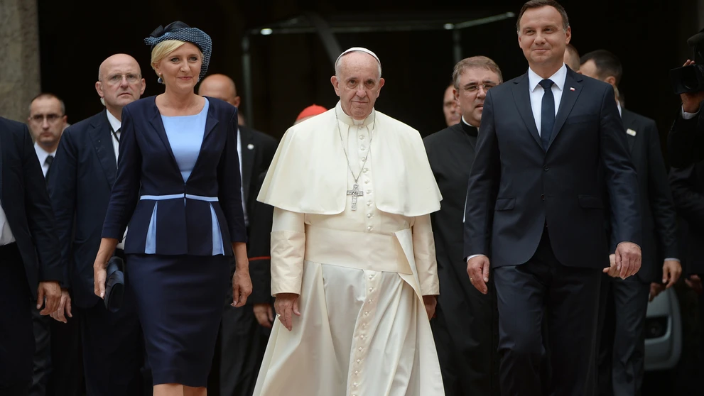 Poľský prezident Andrzej Duda s manželkou Agatou Kornhauser-Duda  s pápežom.