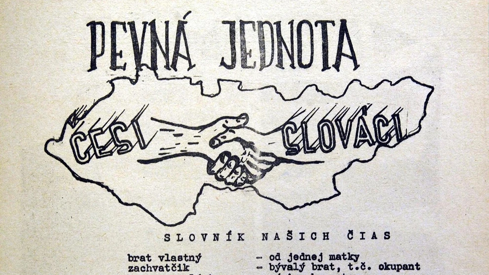 Plagáty, ktoré zosmiešňovali inváziu vojsk Varšavskej zmluvy v auguste roku 1968.
