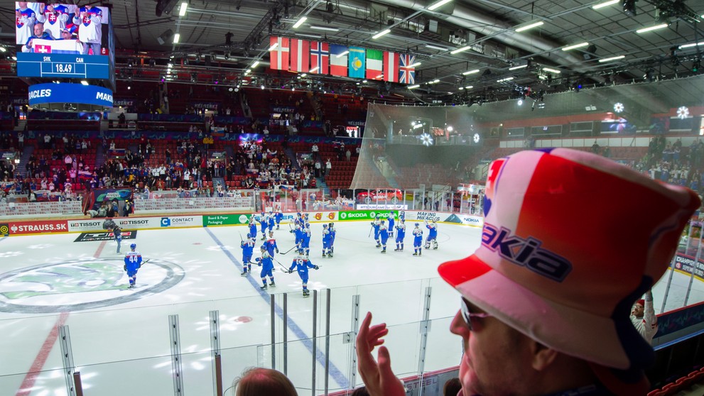Fanúšikovia vyprevádzali z ľadu slovenských hokejistov potleskom aj po prehre 1:5 s Kanadou na MS 2022.