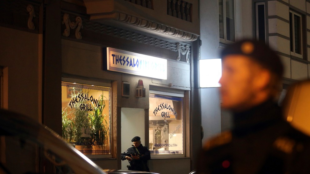 Vzdal sa v bufete v meste Herne. 