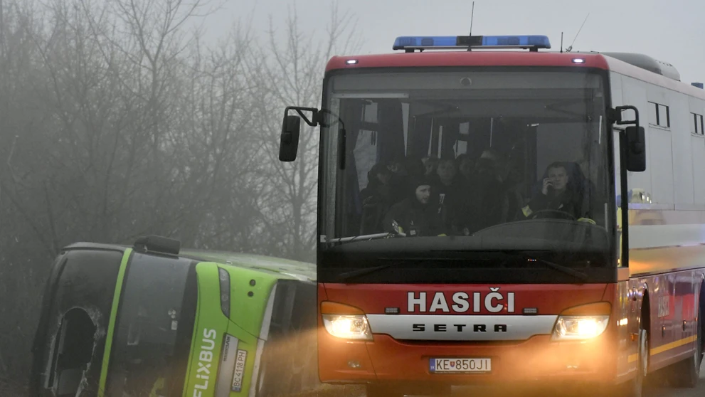 Nehoda autobusu z Ukrajiny pred obcou Dargov.