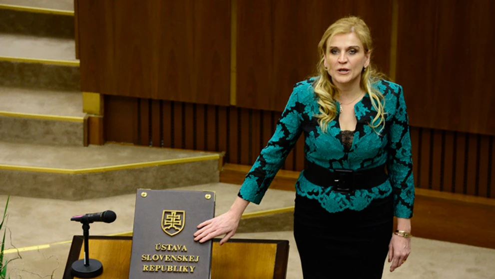 Jana Vaľová (SMER-SD) skladá poslanecký sľub.