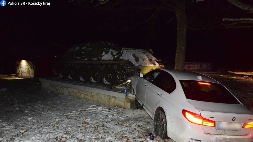BMW a tank.