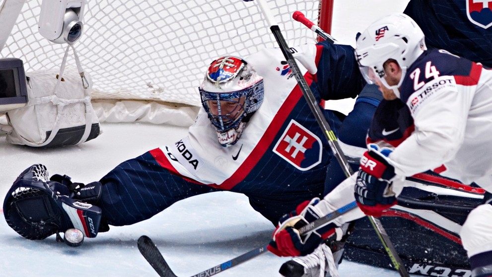 Veľký Hudáčkov zákrok v tretej tretine proti USA.