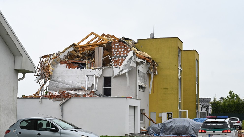 Explózia v obci Biely Kostol.