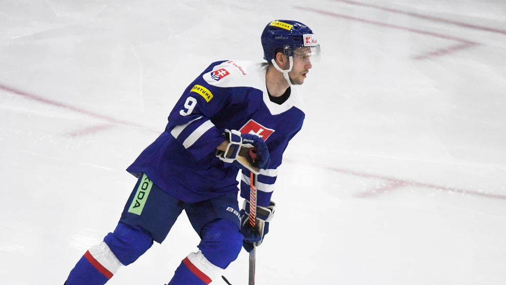 Na snímke Rayen Petrovický, ktorý debutuje v slovenskej hokejovej reprezentácii.