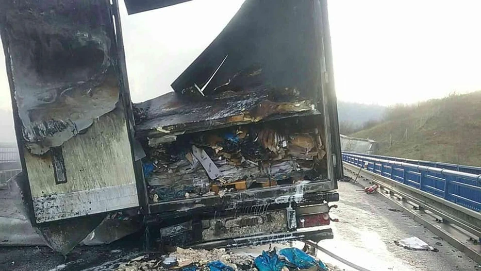 Nehoda na rýchlostnej ceste R3 v katastri obce Horná Lehota.