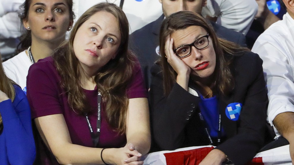 Sklamané tváre v tábore demokratov v New Yorku.