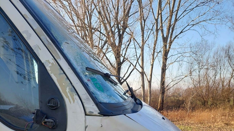 Dodávka, ktorá zrazila cyklistu neďaleko obce Milinovice 