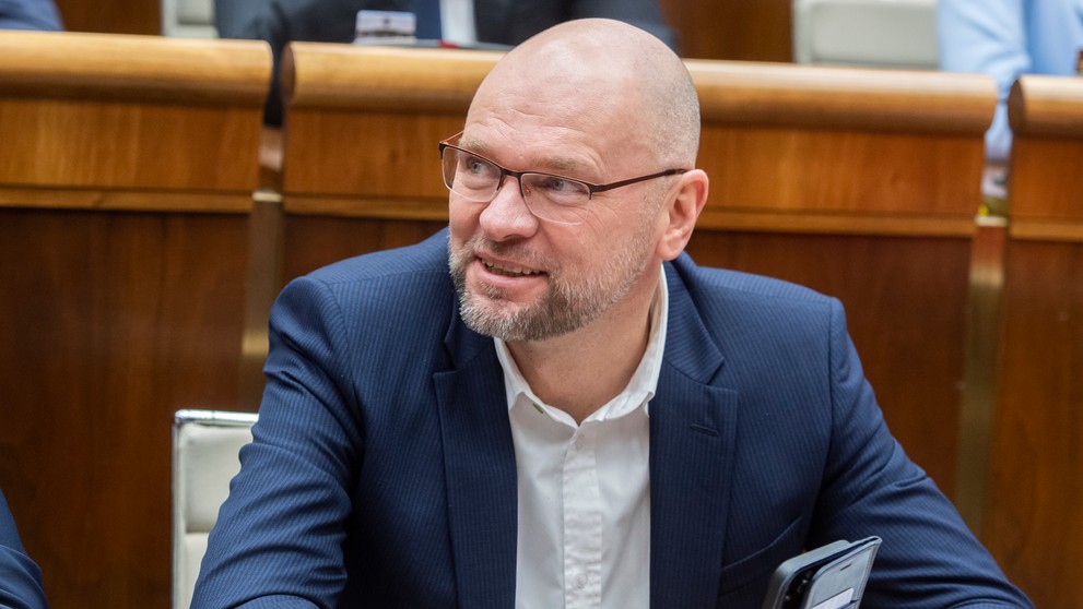 Hlasovanie o termíne predčasných volieb.