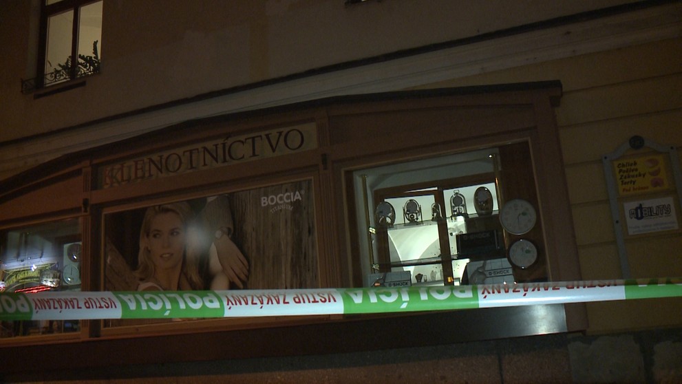 Vykradnuté zlatníctvo.