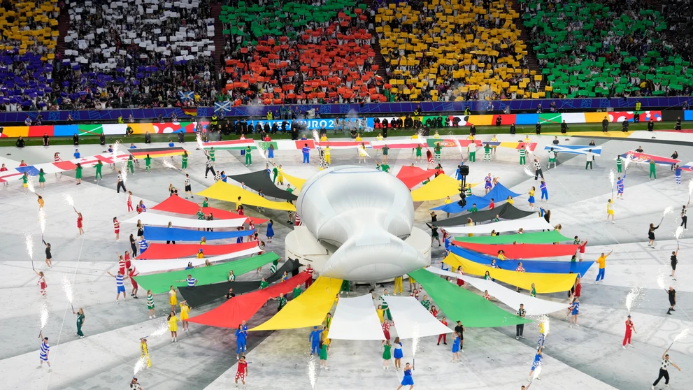 Na snímke otvárací ceremoniál pred úvodným zápasom A-skupiny ME vo futbale Nemecko - Škótsko v Mníchove.