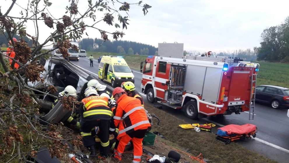 Víchrica v Česku prevracia autá