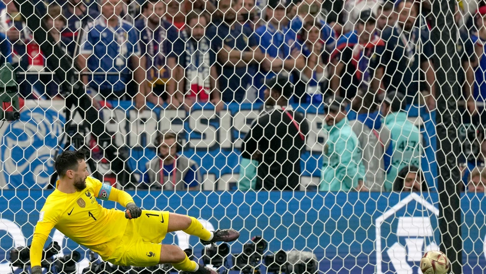 Hugo Lloris inkasuje z penalty prvý gól