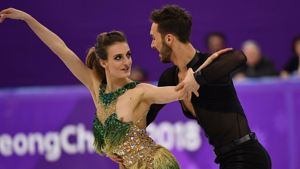 Francúzskej krasokorčuliarke vykukol počas jazdy prsník.