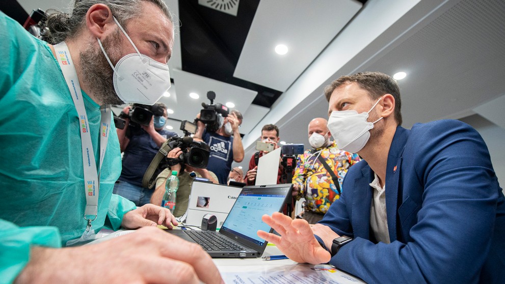 Eduard Heger prišiel na očkovanie vakcínou AstraZeneca.