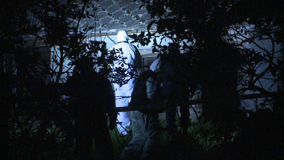 Technici zaisťujú stopy.