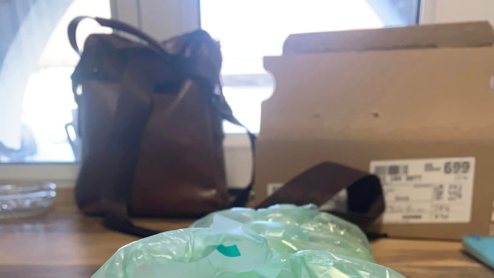 Miesto iPhone prišli len tri čokolády s páskou Nay.