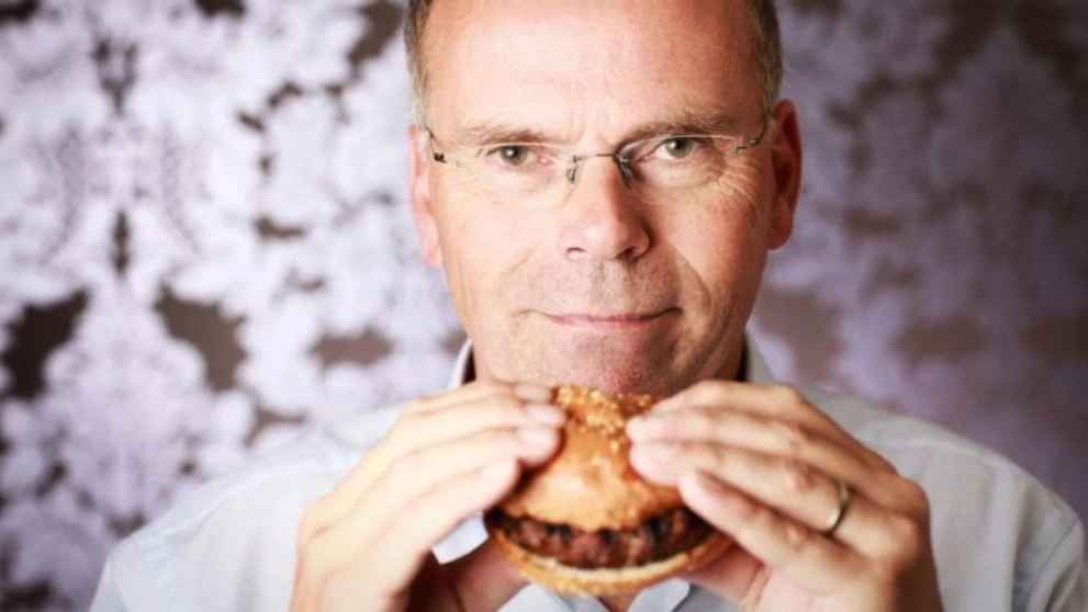 Profesor Mark Post ako prvý na svete vyrobil pravé mäso v laboratóriu.