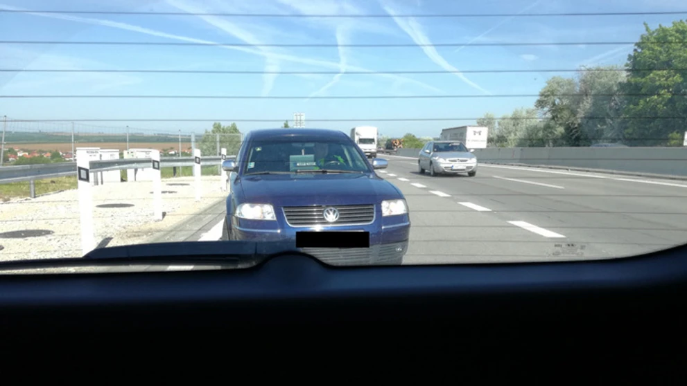 Falošný policajt na R1.