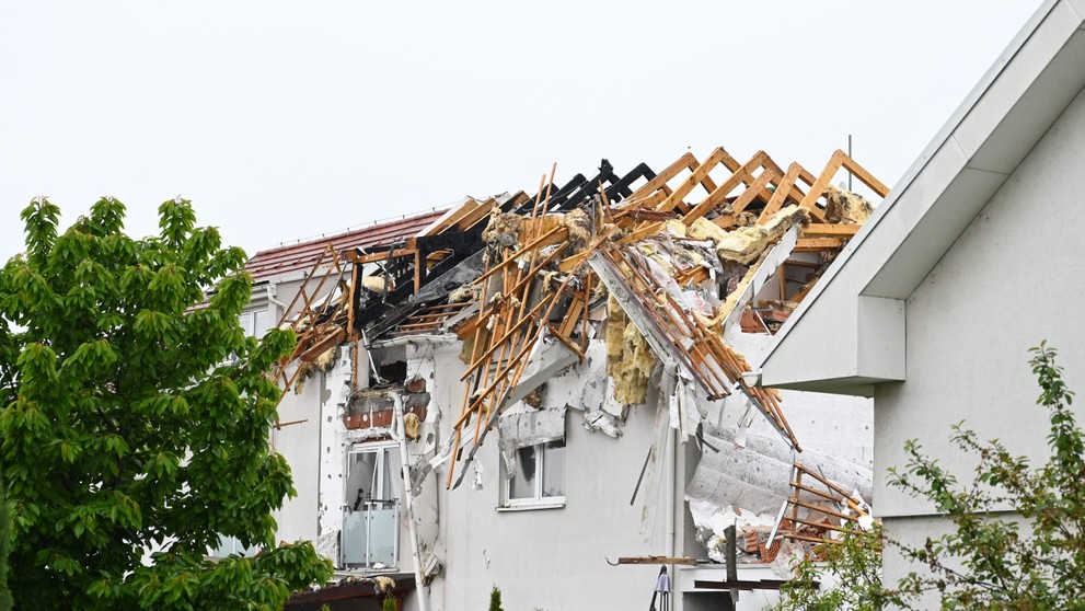 Explózia v obci Biely Kostol.