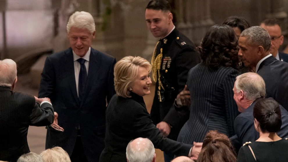 Exprezidenti Bill Clinton s manželkou Hillary a Barack Obama.