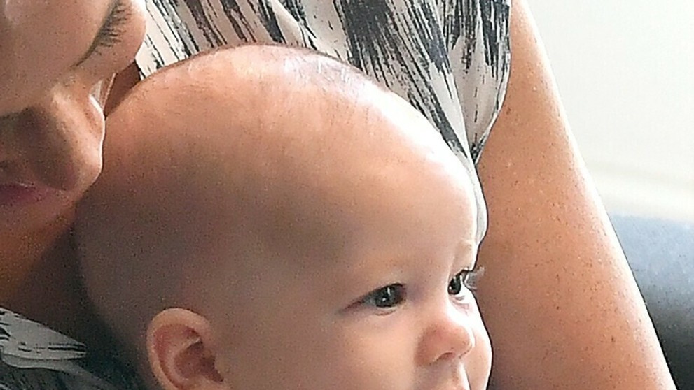 Kráľovský pár s Archiem navštívil Desmonda Tutu.