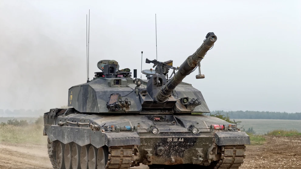Britský hlavný bojový tank Challenger 2.