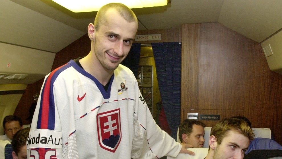 Sprava Zdeno Chára a Peter Bartoš po prílete z MS 2000, kde Slovensko získalo striebornú medailu.