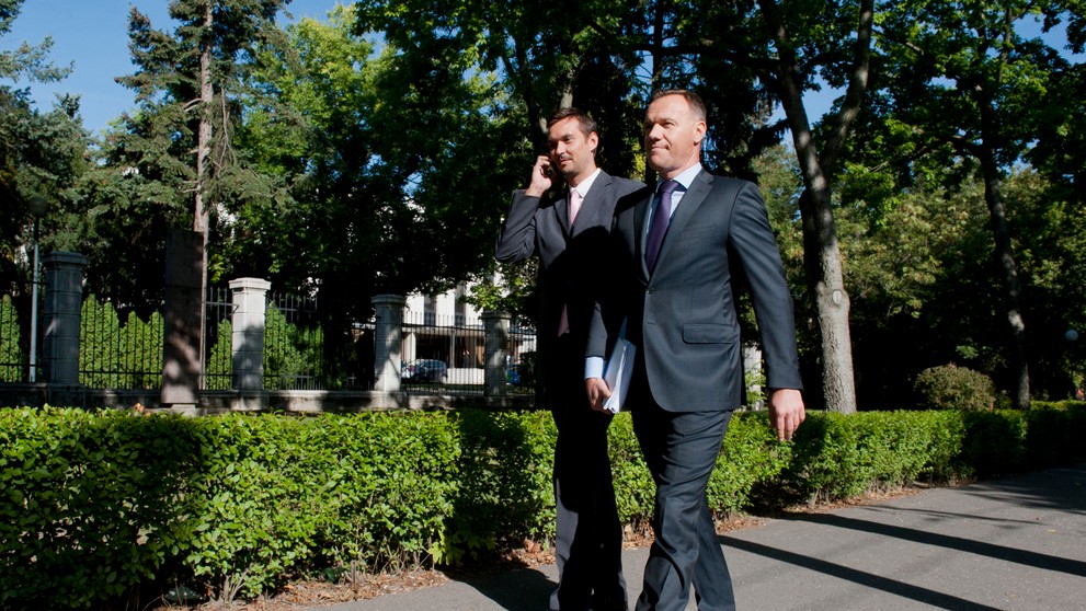 Minister zdravotníctva Viliam Čislák prišiel na rokovanie vlády pešo.