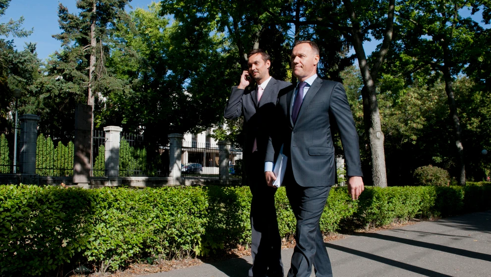 Minister zdravotníctva Viliam Čislák prišiel na rokovanie vlády pešo.