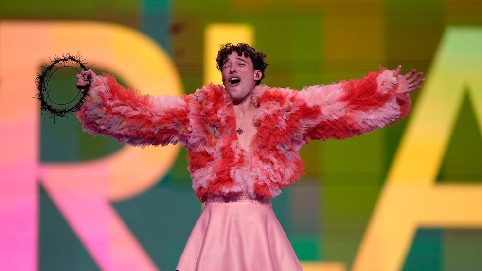 Víťaz Eurovízie švajčiarsky rapper Nemo.