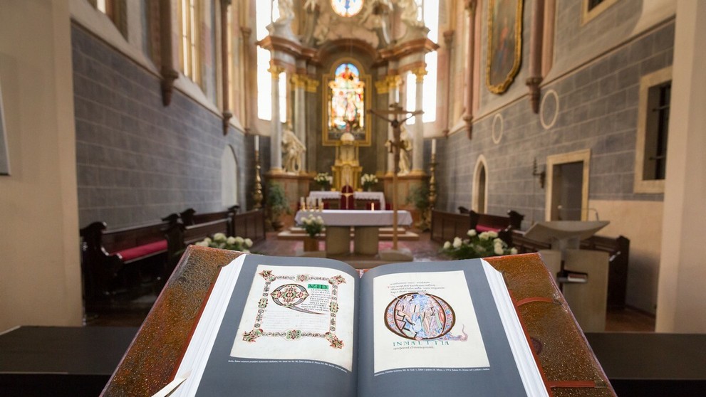Otvorená Biblia.