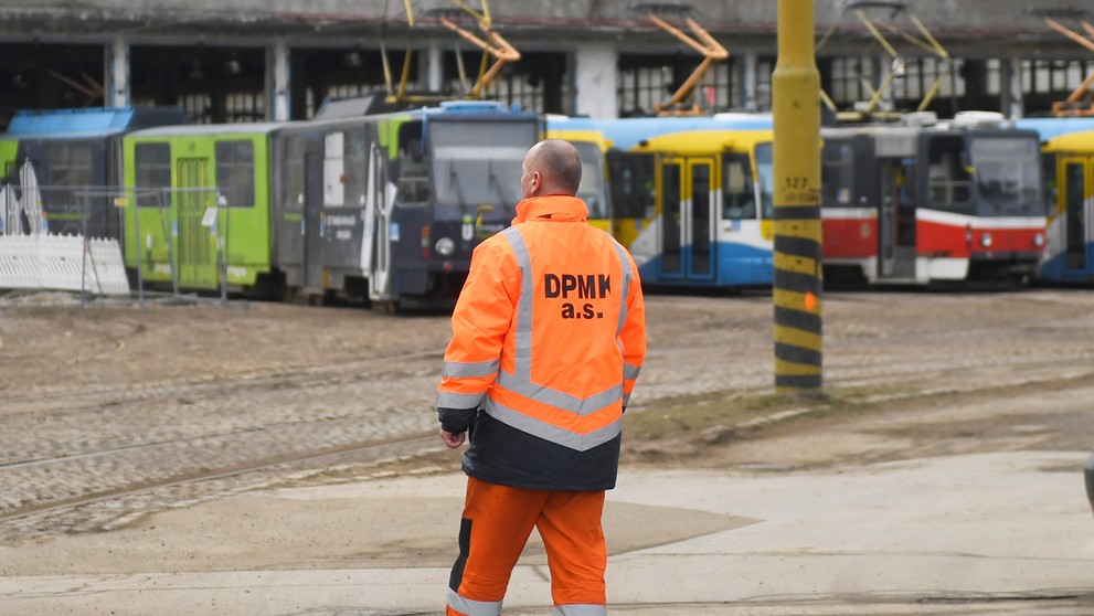 Zamestnanec DPMK počas štrajku.
