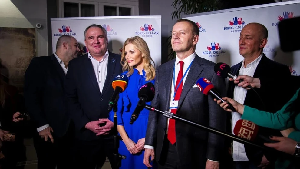 Členovia hnutia Sme rodina. Zľava Peter Pčolinský, Jozef Lukáč, Petra Krištúfková,  Boris Kollár a Ľudovít Goga po zverejnení prvých volebných odhadov vo volebnej centrále/29.február 2020