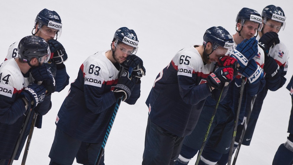 Smutní slovenskí hokejisti po vypadnutí z majstrovstiev sveta.