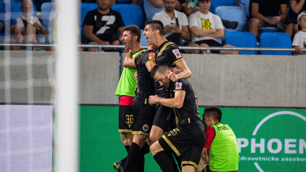Gólová radosť hráčov Mostaru v predĺžení v odvete play off Európskej konferenčnej ligy na pôde Slovana.