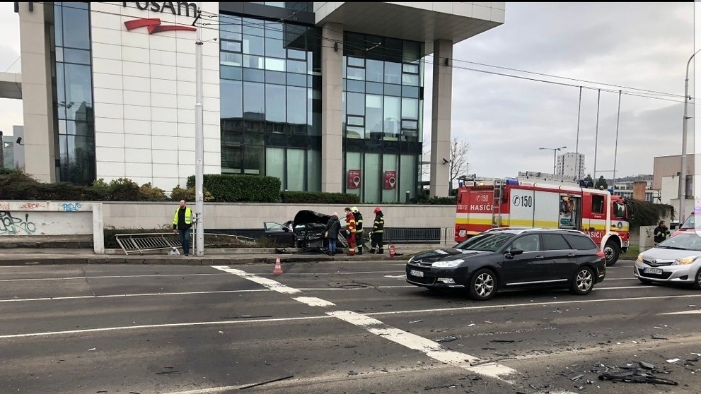 Nehoda na križovatke Bajkalská-Prievozská v Bratislave.