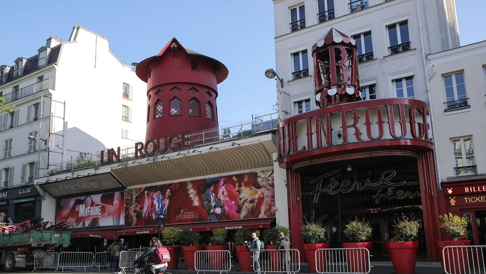 Kabaret Moulin Rouge prišiel o krídla z mlyna.