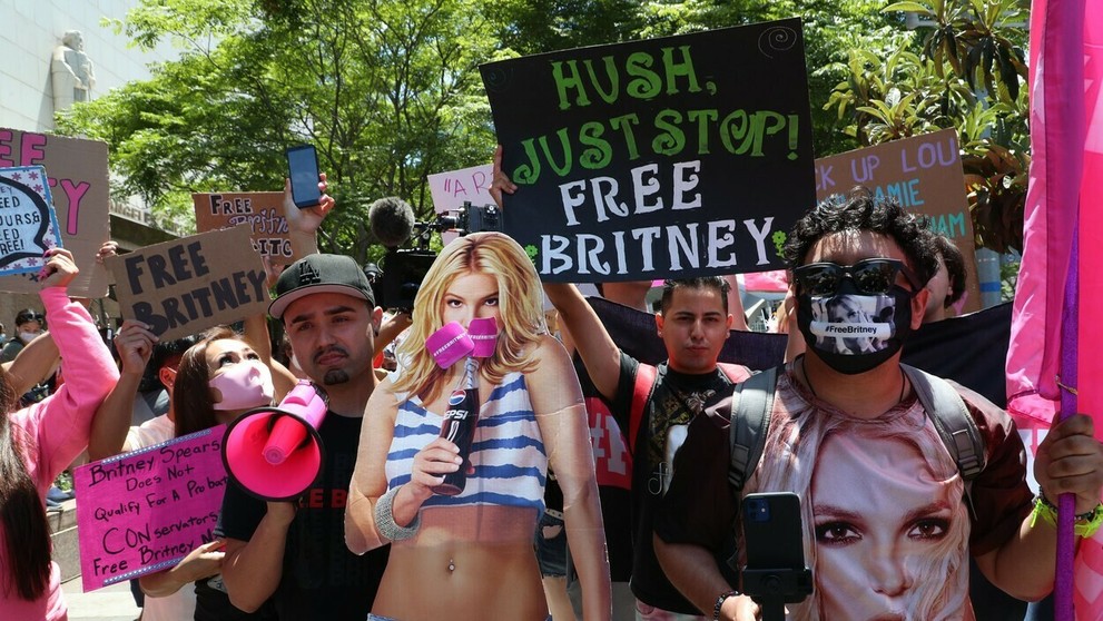 Fanúšikovia Britney Spears pred losangelským súdom (23. jún 2021)
