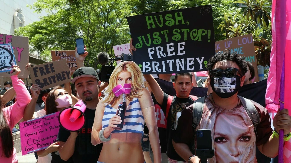 Fanúšikovia Britney Spears pred losangelským súdom (23. jún 2021)