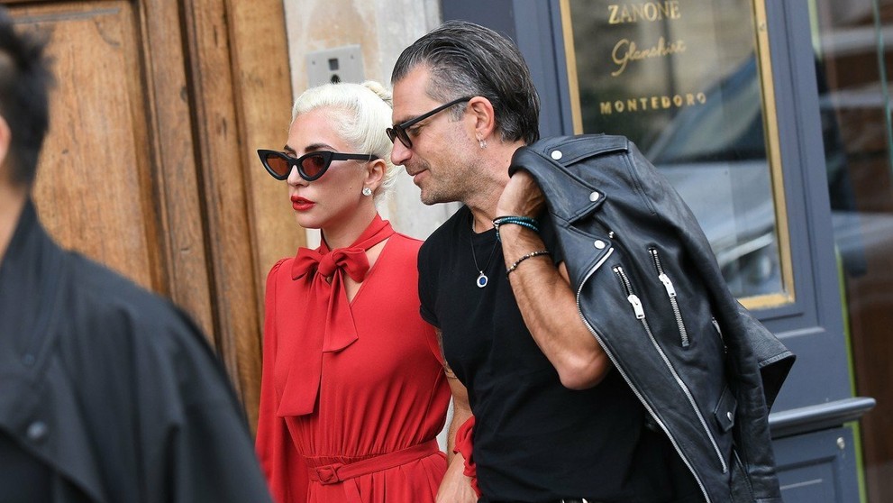 Lady Gaga s priateľom Christianom Carinom v Paríži