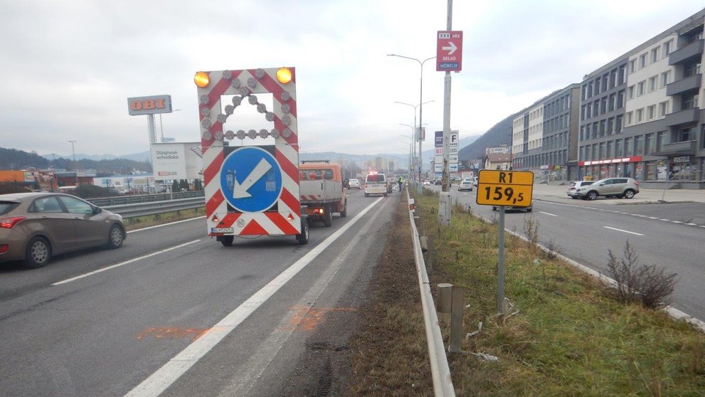 Nehoda na R1.