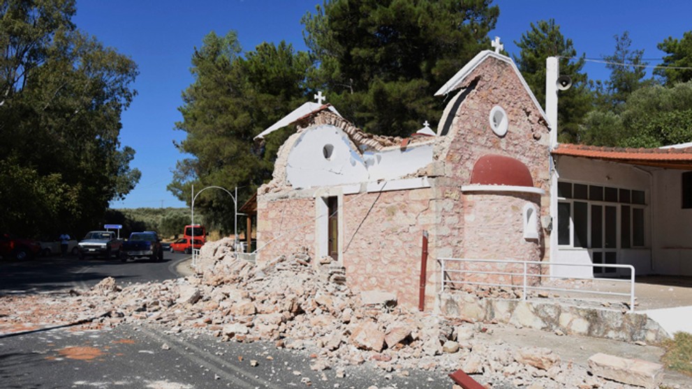 Kostol po zemestrasení na Kréte.