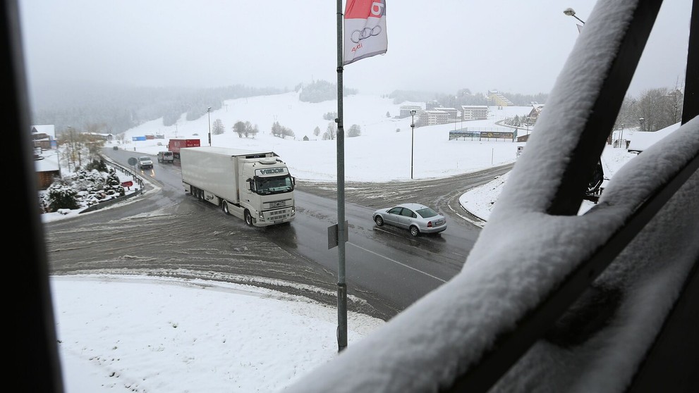 Sneženie na horskom priechode Donovaly 