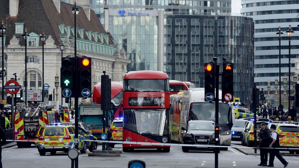 Zastavili aj dopravu.