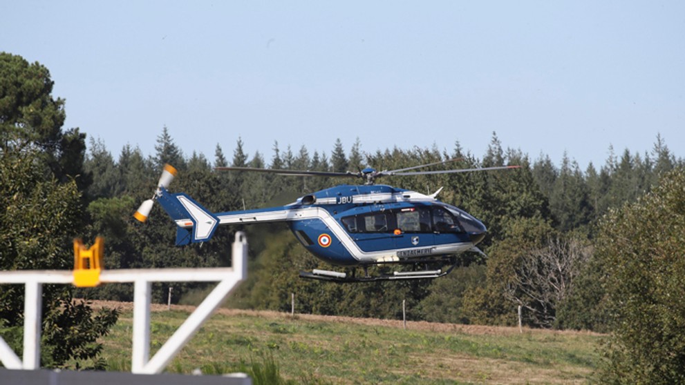 Policajti hladkujú na mieste, kde sa zrútila belgická stíhačka F-16.