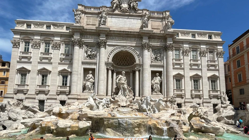 Protest klimatických aktivistov vo Fontáne di Trevi v Ríme.