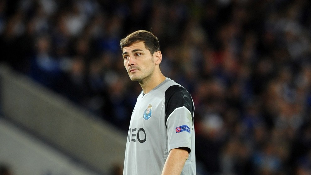 Gólman FC Porto Iker Casillas počas duelu LM na pôde Leicesteru City.