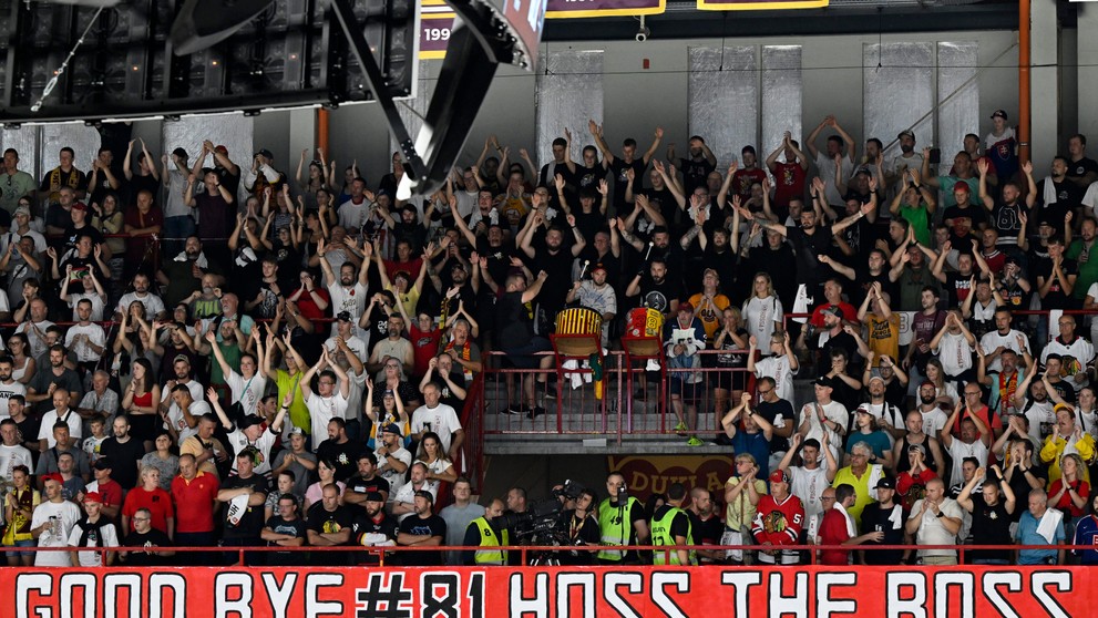 Fanúšikovia počas rozlúčkového zápasu Mariána Hossu - Goodbye Game 81
